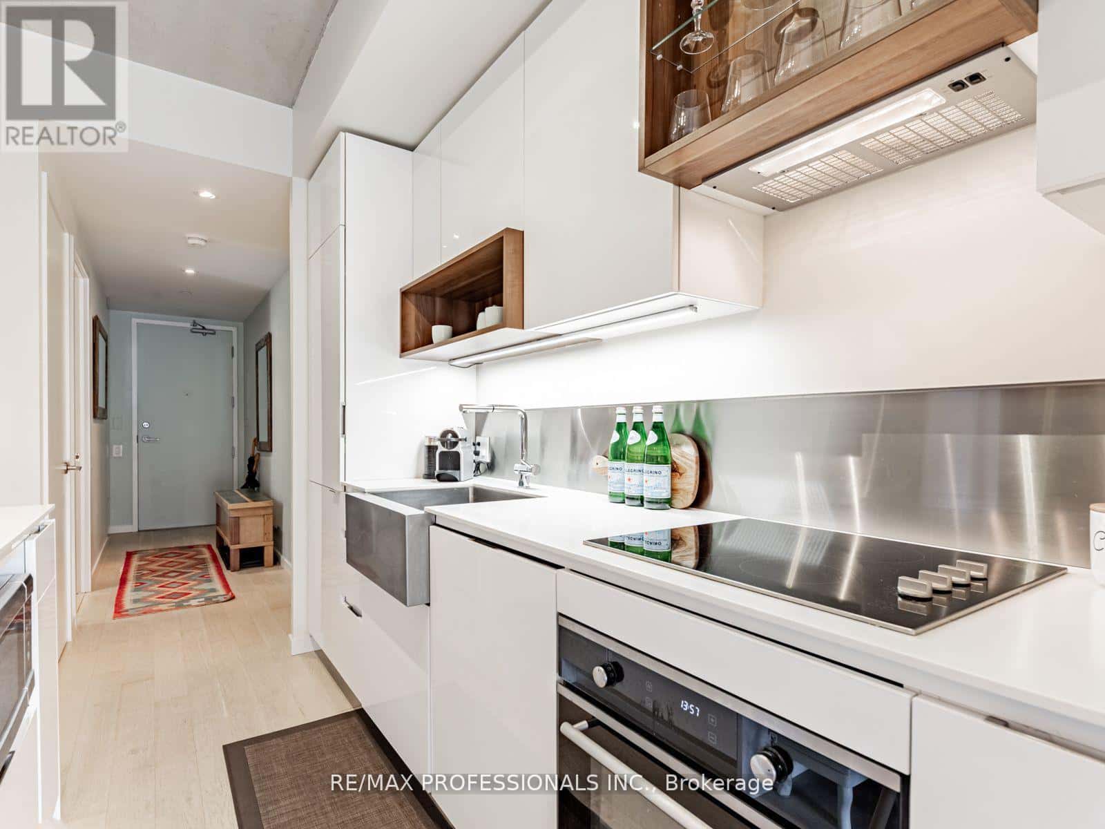 401 - 383 SORAUREN AVENUE — Toronto (Roncesvalles), Ontario - Photo 4 of 37