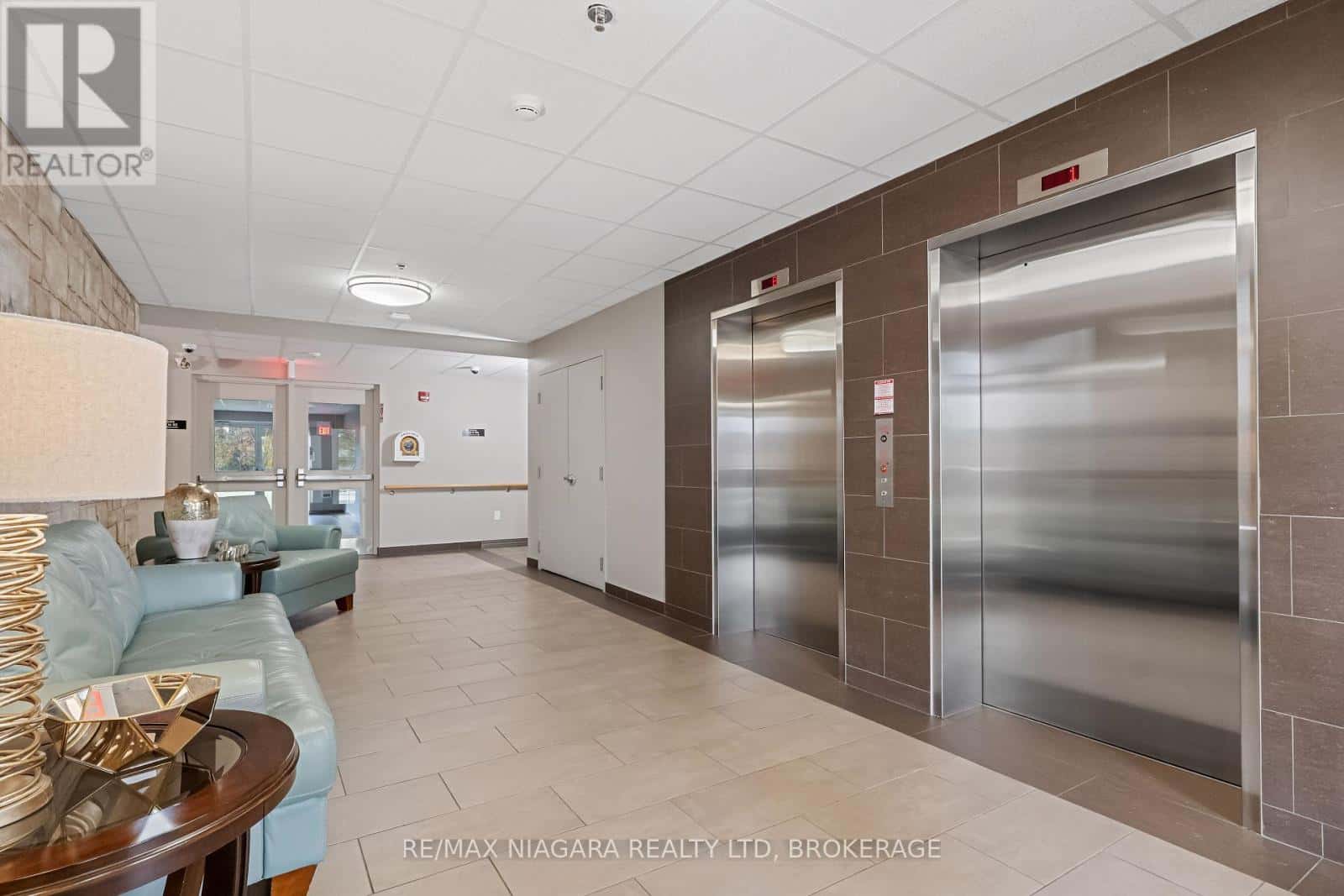 202 - 141 VANSICKLE ROAD — St. Catharines (Rykert/Vansickle), Ontario - Photo 4 of 35