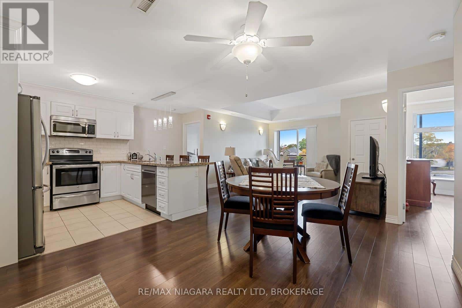 202 - 141 VANSICKLE ROAD — St. Catharines (Rykert/Vansickle), Ontario - Photo 5 of 35