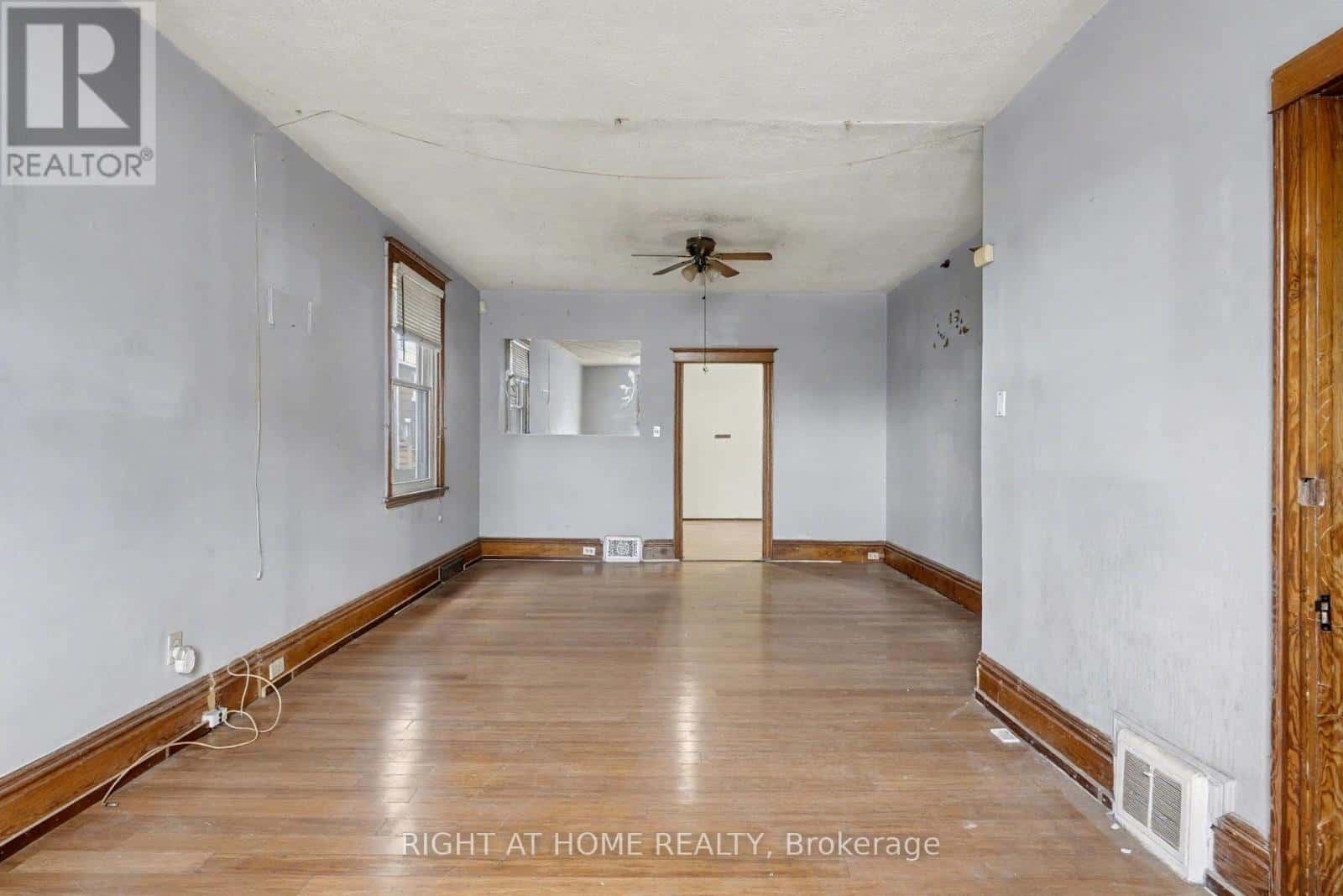 522 CANNON STREET E — Hamilton (Gibson), Ontario - Photo 2 of 32