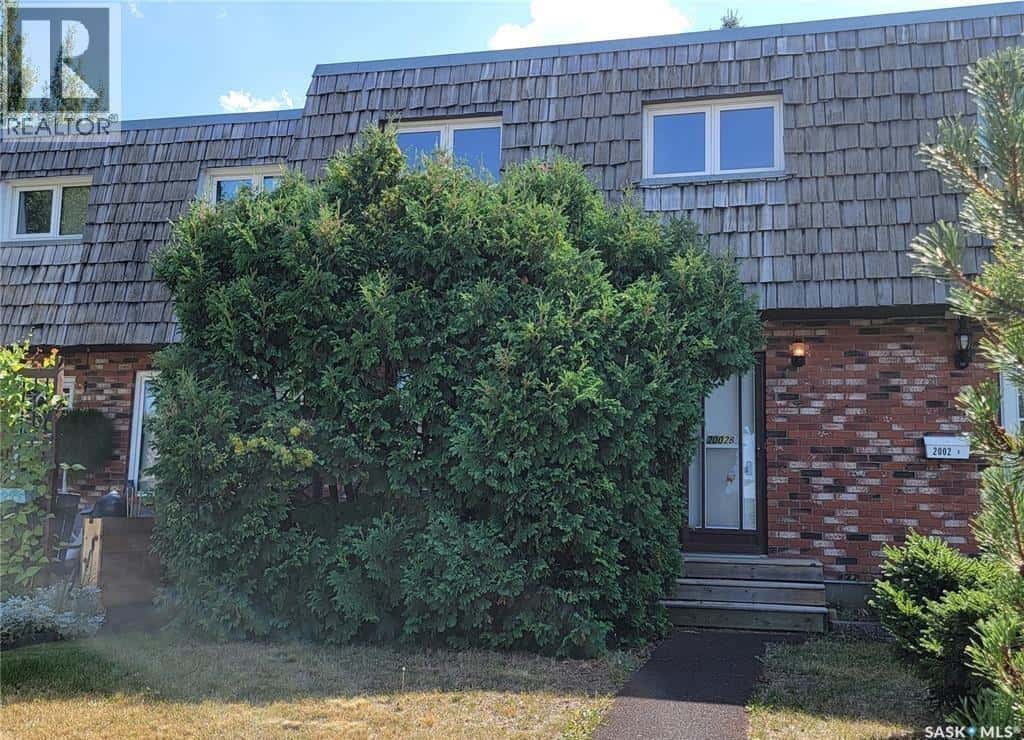 B 2002 Foley DRIVE — North Battleford, Saskatchewan - Photo 2 of 14