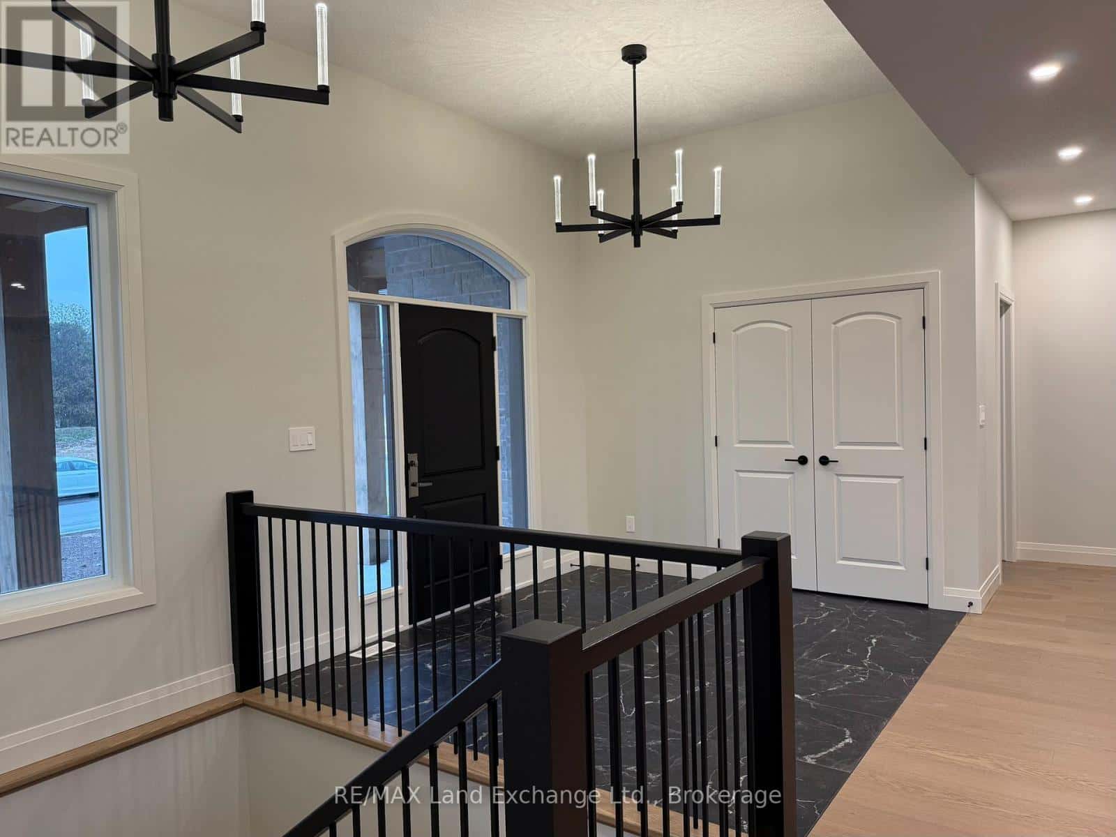 920 BOGDANOVIC WAY — Huron-Kinloss, Ontario - Photo 2 of 42