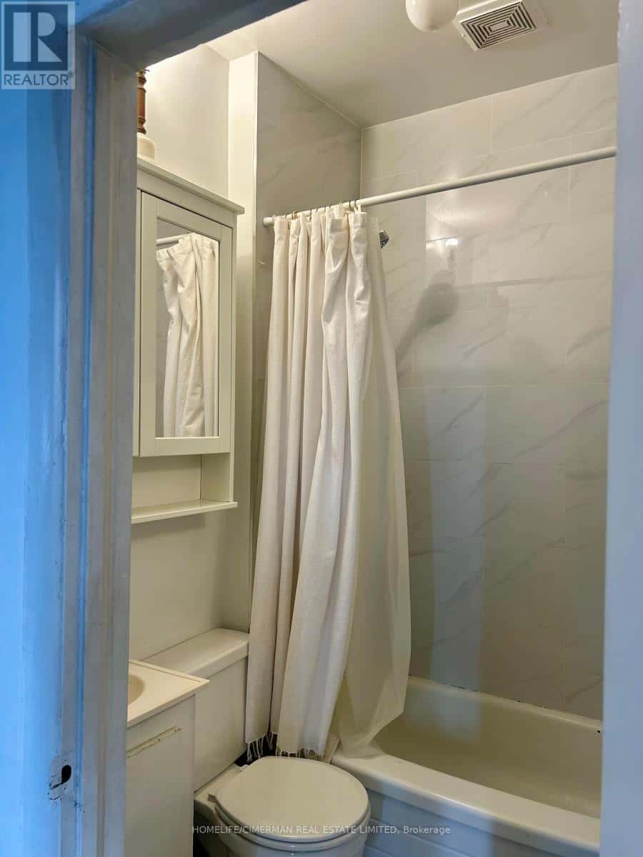 2ND FLOOR - 447 DOVERCOURT ROAD — Toronto (Palmerston-Little Italy), Ontario - Photo 2 of 6