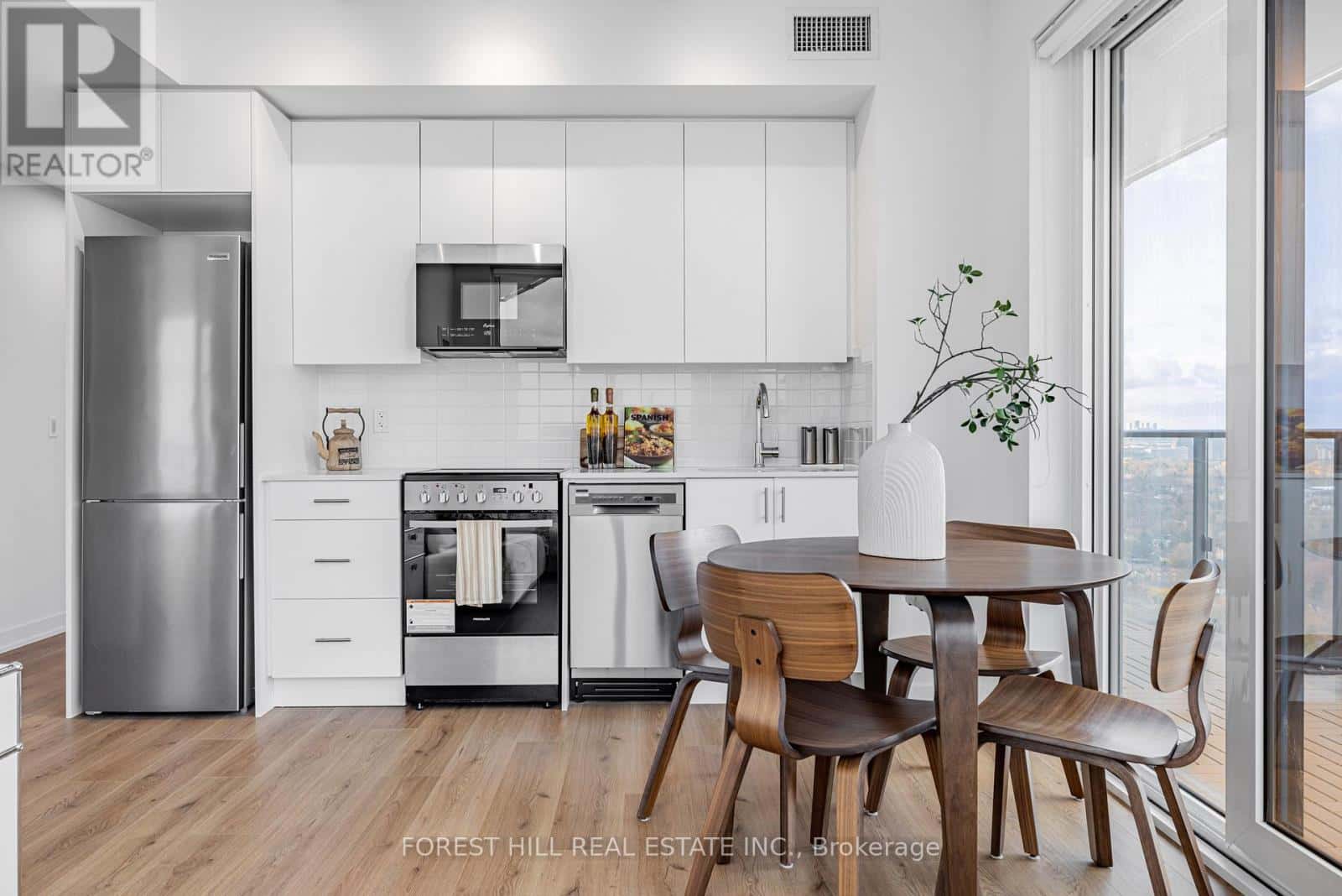 2910 - 15 ELLERSLIE AVENUE — Toronto (Willowdale West), Ontario - Photo 2 of 10