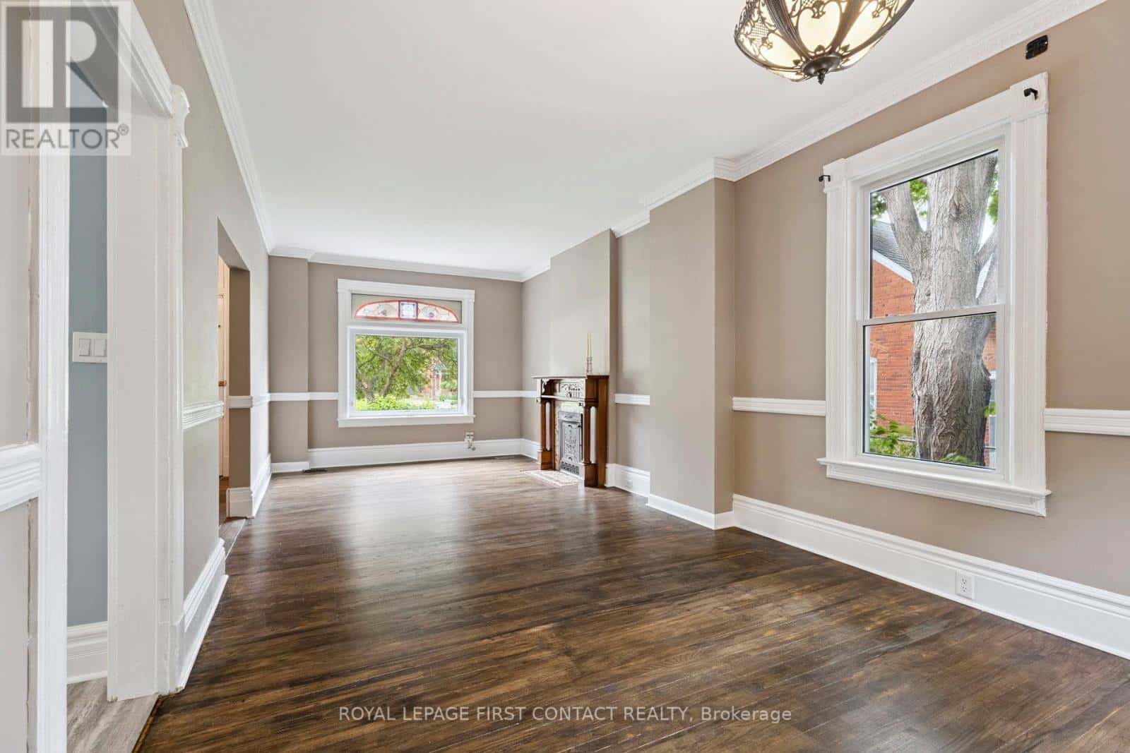 55 BURTON AVENUE — Barrie (Allandale), Ontario - Photo 3 of 28