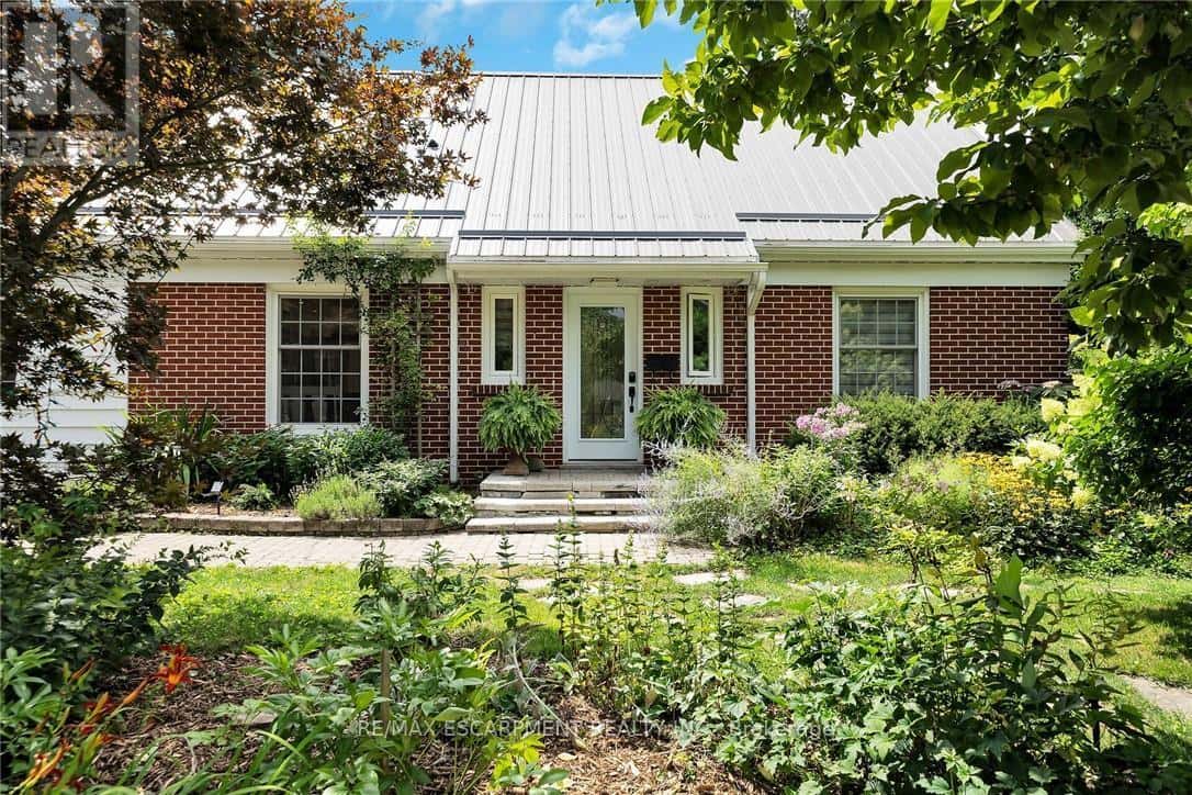 14 SIMCOE BOULEVARD — Norfolk (Simcoe), Ontario - Photo 3 of 50