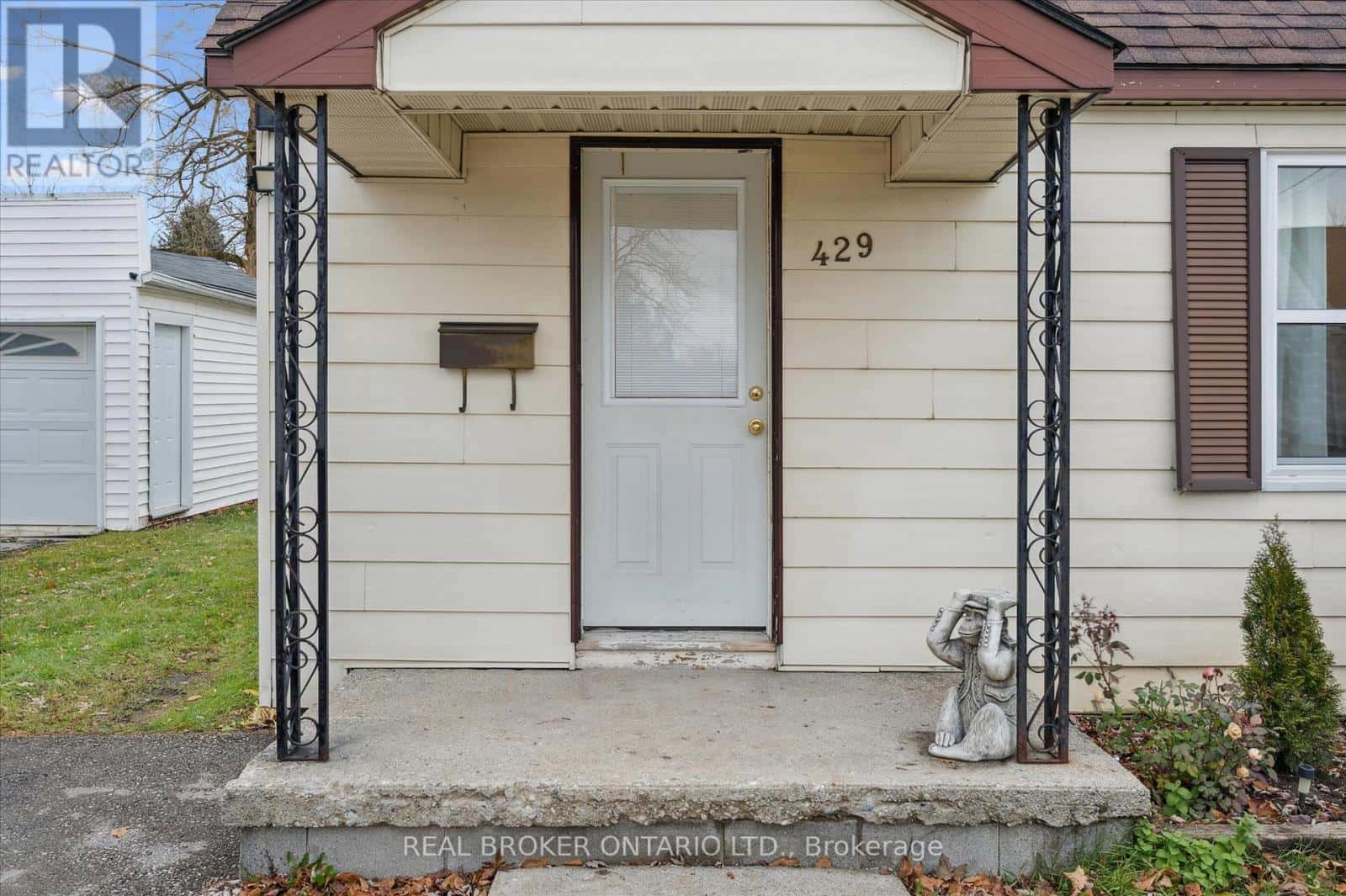 429 CLAYTON STREET — North Perth (Listowel), Ontario - Photo 3 of 27