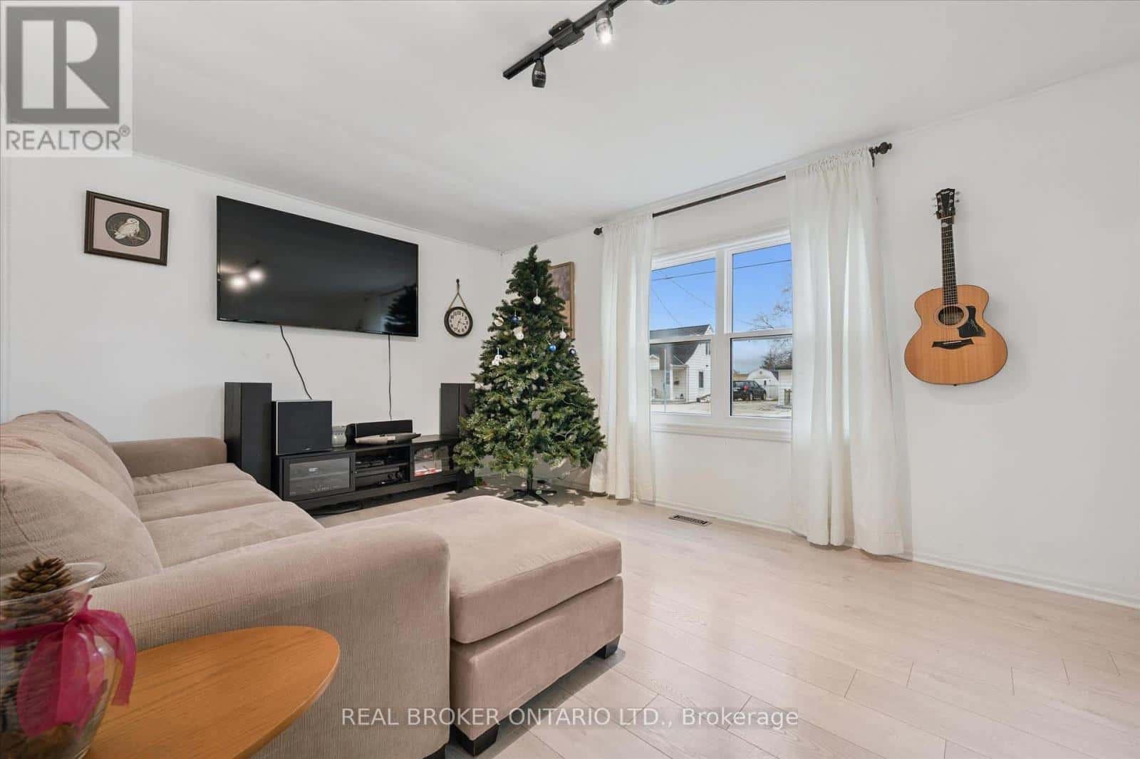 429 CLAYTON STREET — North Perth (Listowel), Ontario - Photo 4 of 27