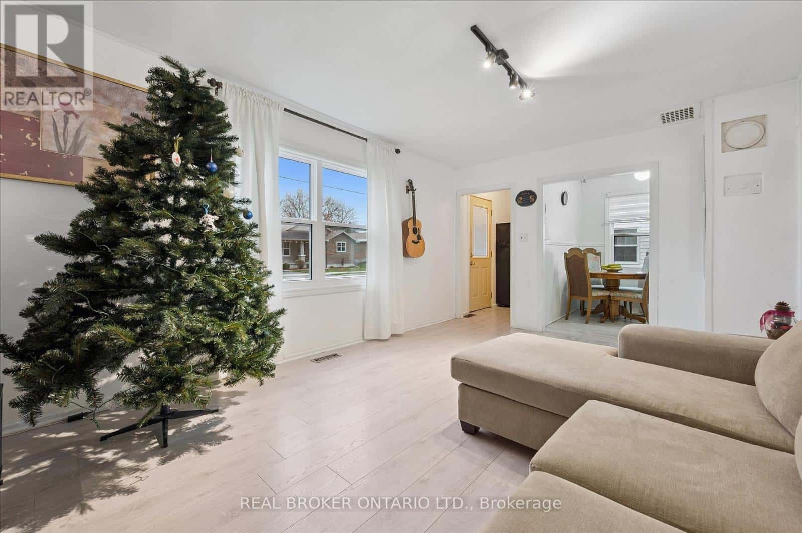 429 CLAYTON STREET — North Perth (Listowel), Ontario - Photo 5 of 27