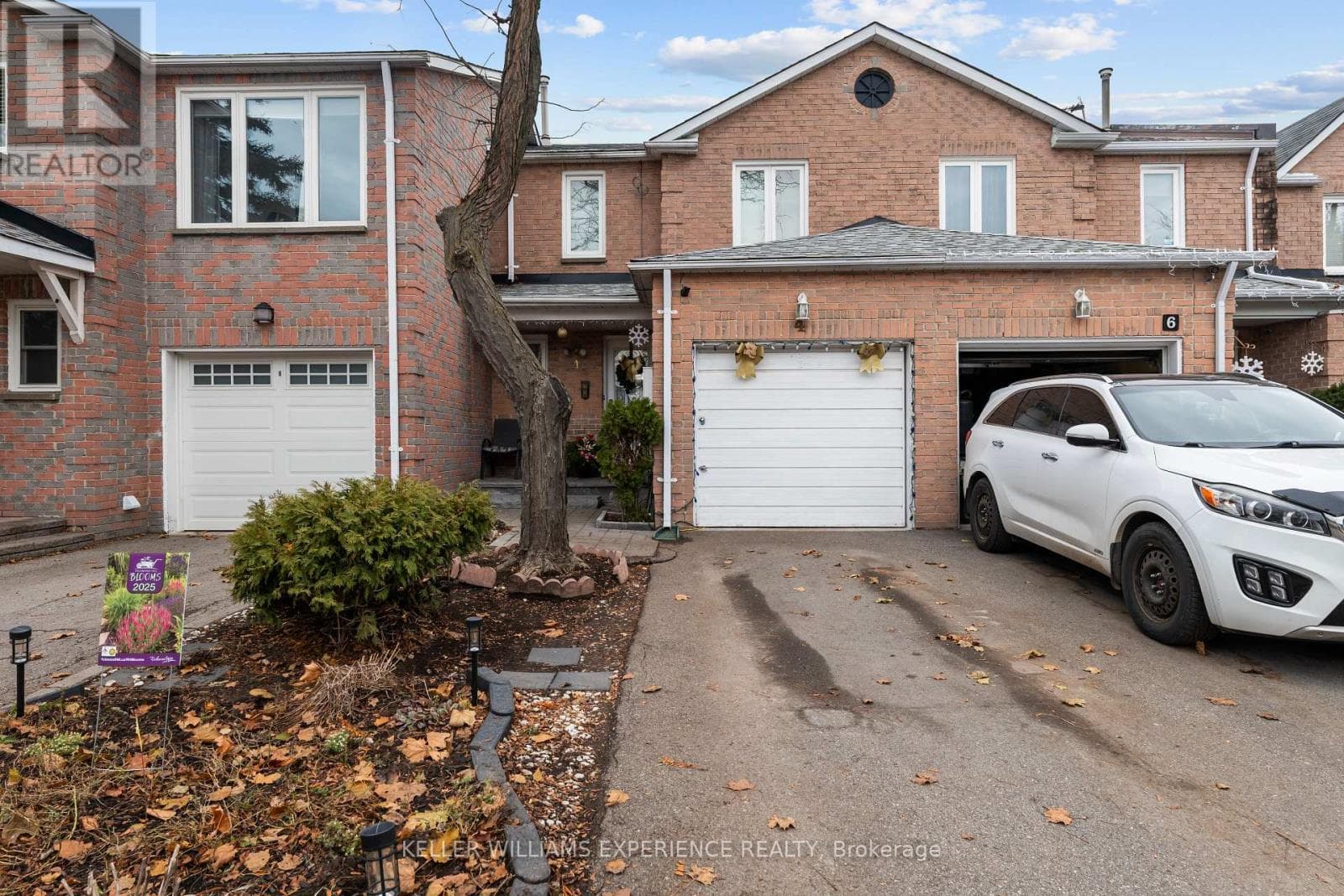 4 SUNSHINE DRIVE — Richmond Hill (Observatory), Ontario - Main photo