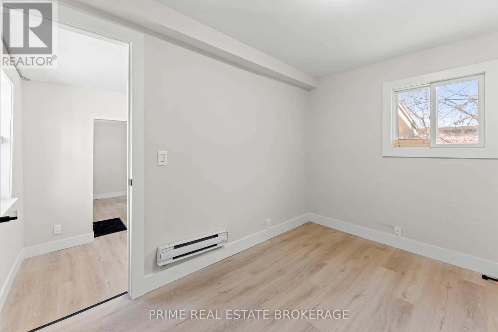 477 HORTON STREET — London East (East K), Ontario - Photo 4 of 24