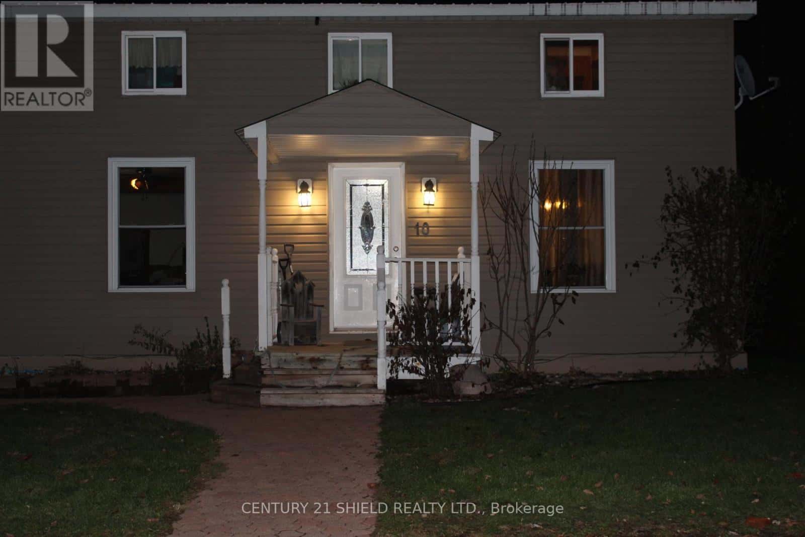 10 ASH STREET — South Stormont, Ontario - Photo 2 of 28