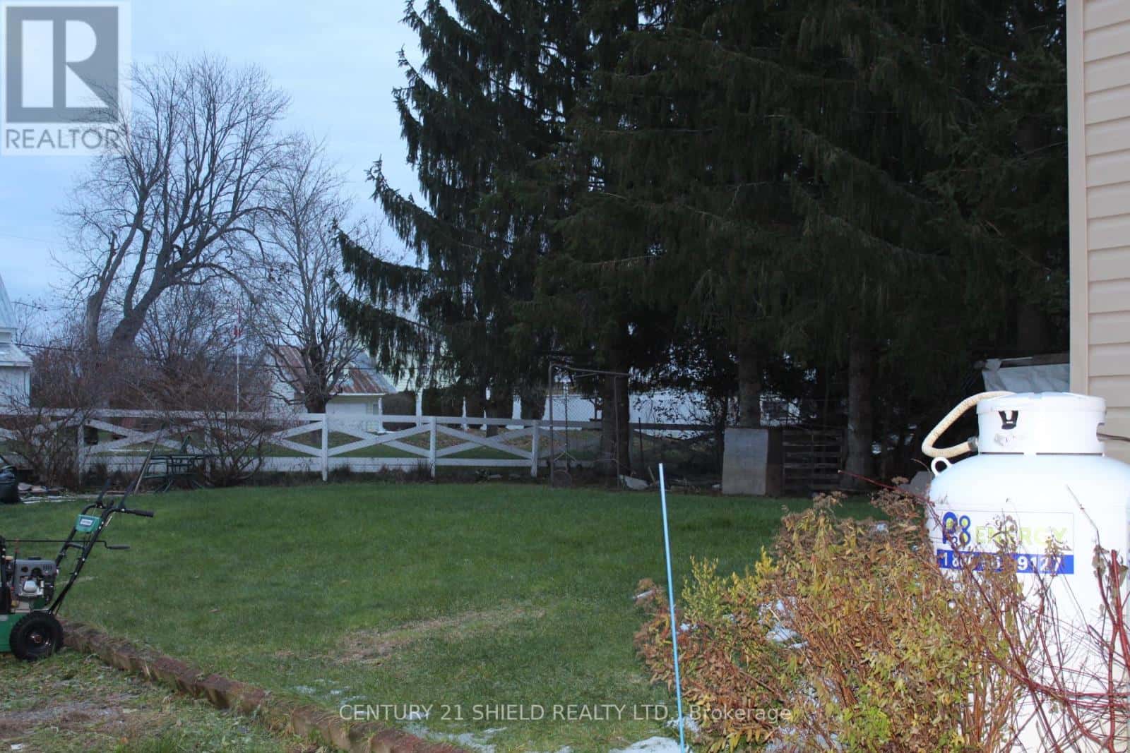 10 ASH STREET — South Stormont, Ontario - Photo 5 of 28