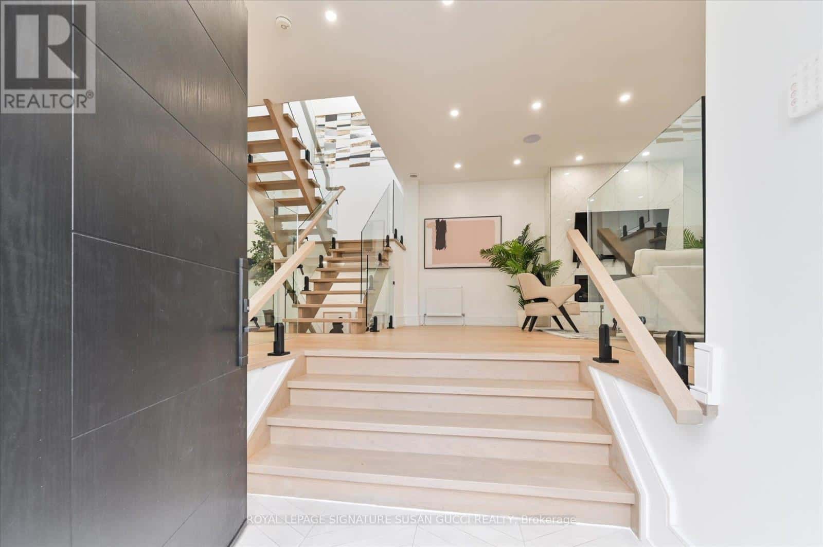 32 TREADWAY BOULEVARD — Toronto (East York), Ontario - Photo 3 of 44