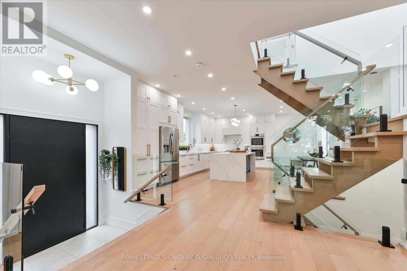 32 TREADWAY BOULEVARD — Toronto (East York), Ontario - Photo 5 of 44