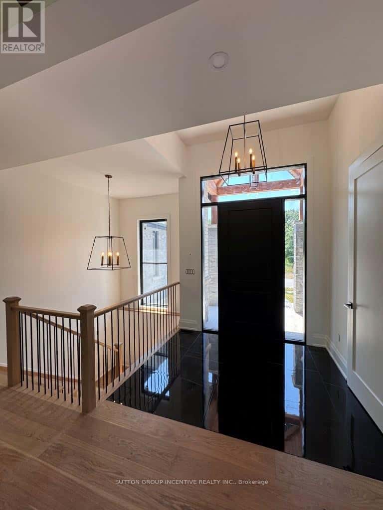 5 JEAN MILLER COURT — Springwater (Snow Valley), Ontario - Photo 2 of 25