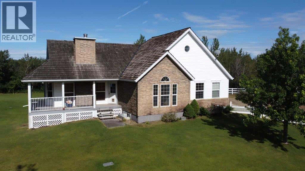 6 Cedar Crescent — Rural Wainwright No. 61, M.D. of, Alberta - Photo 2 of 50