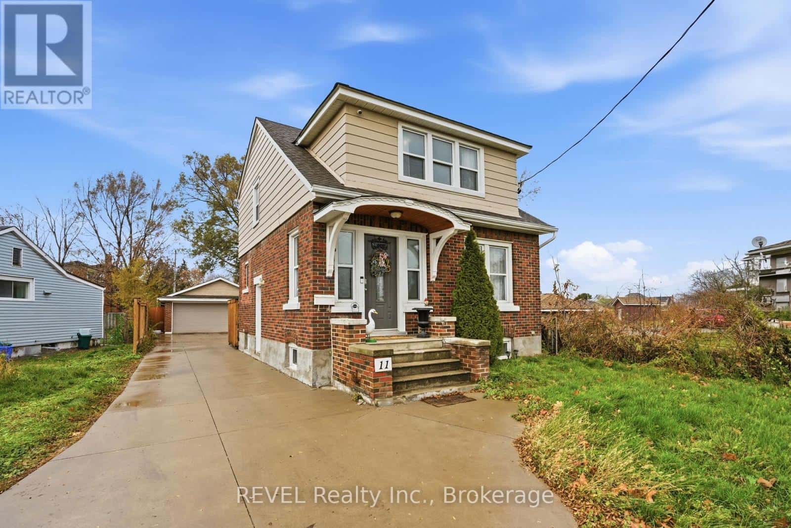 11 FACER STREET — St. Catharines (Facer), Ontario - Photo 2 of 35