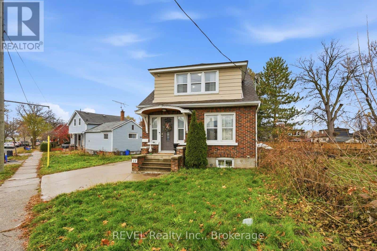 11 FACER STREET — St. Catharines (Facer), Ontario - Photo 3 of 35