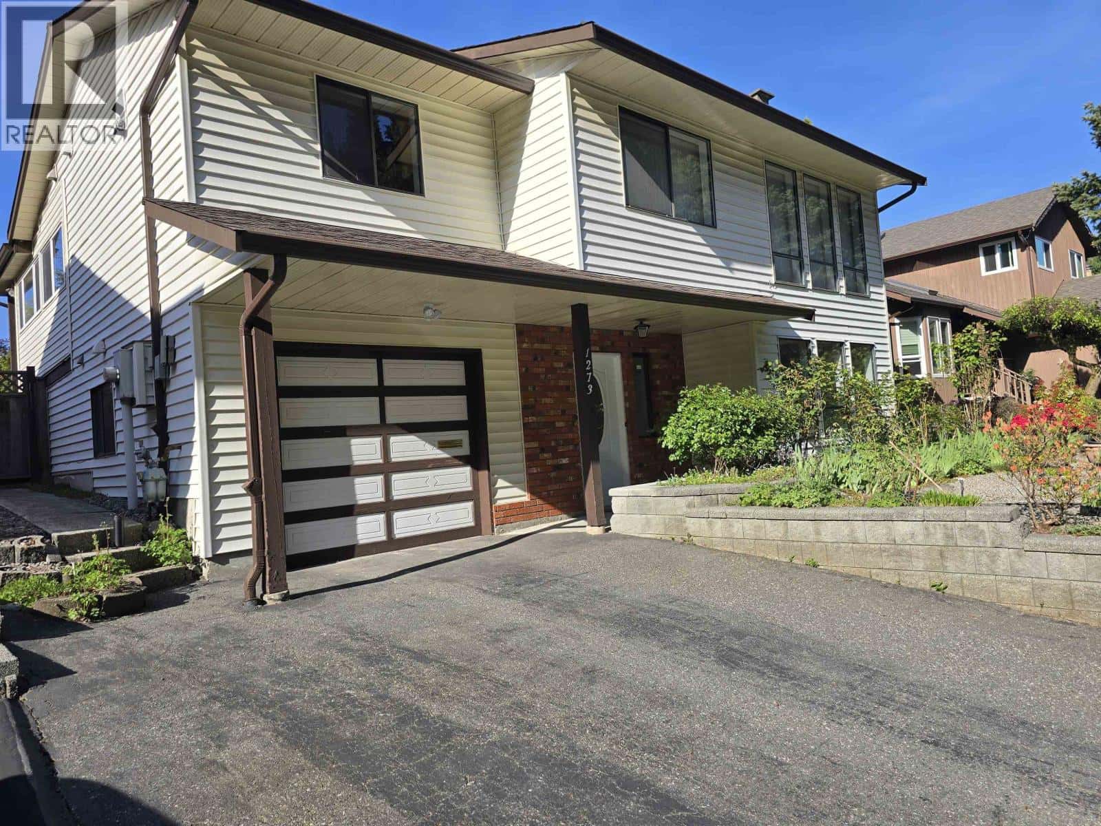 1273 LYNWOOD AVENUE — Port Coquitlam, British Columbia - Photo 3 of 38