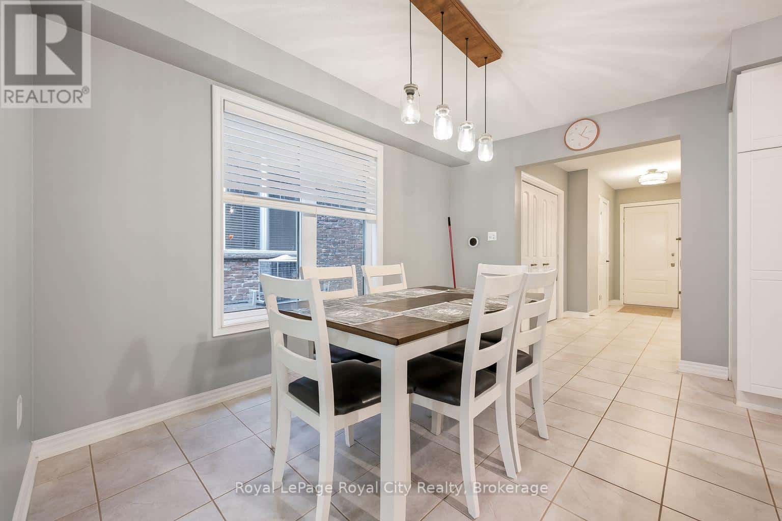 82 COULING CRESCENT — Guelph (Grange Road), Ontario - Photo 3 of 27