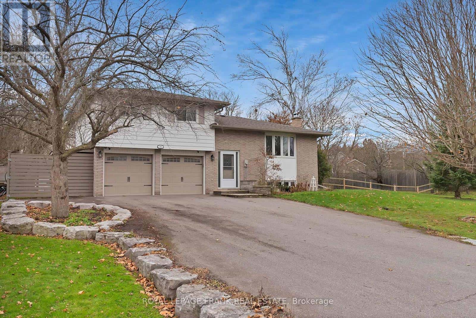 33 YORK STREET — Georgina (Baldwin), Ontario - Photo 2 of 46