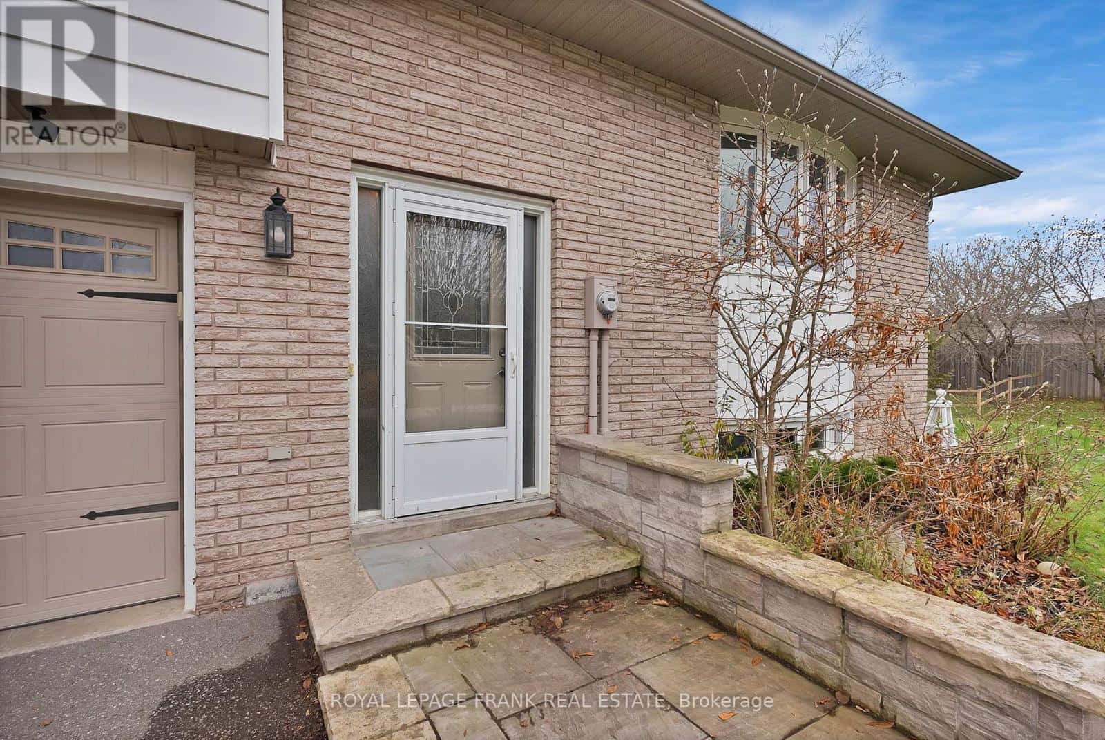 33 YORK STREET — Georgina (Baldwin), Ontario - Photo 4 of 46