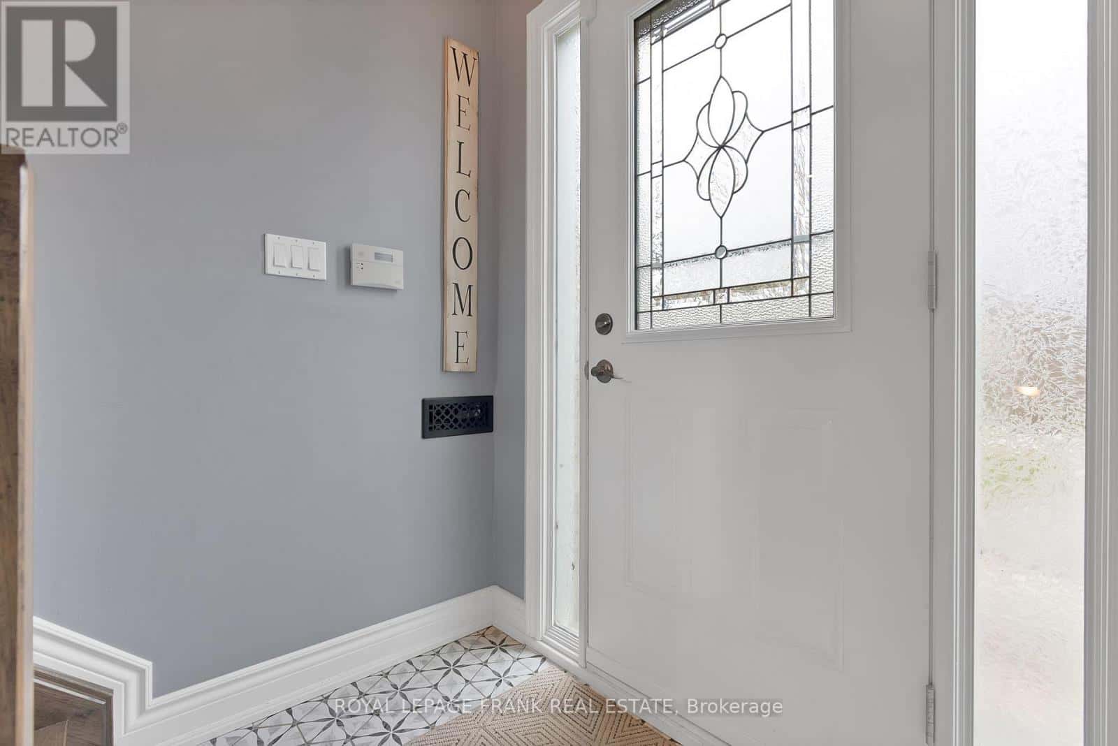 33 YORK STREET — Georgina (Baldwin), Ontario - Photo 5 of 46