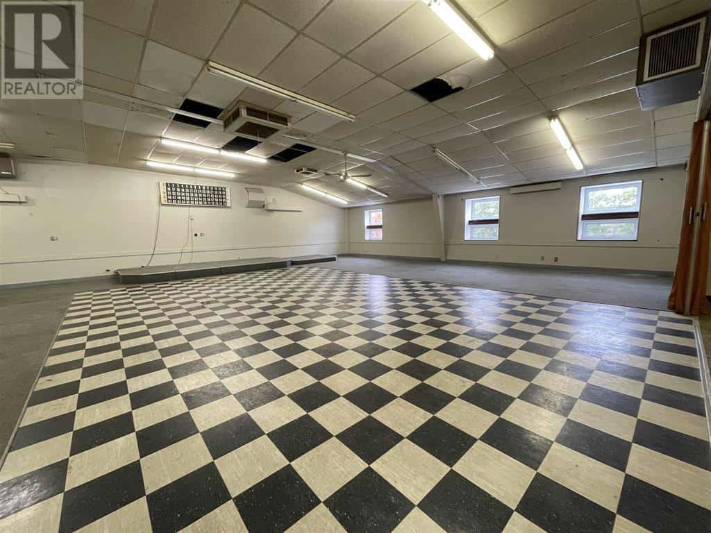 122 Lorne ST — Chapleau, Ontario - Photo 3 of 27