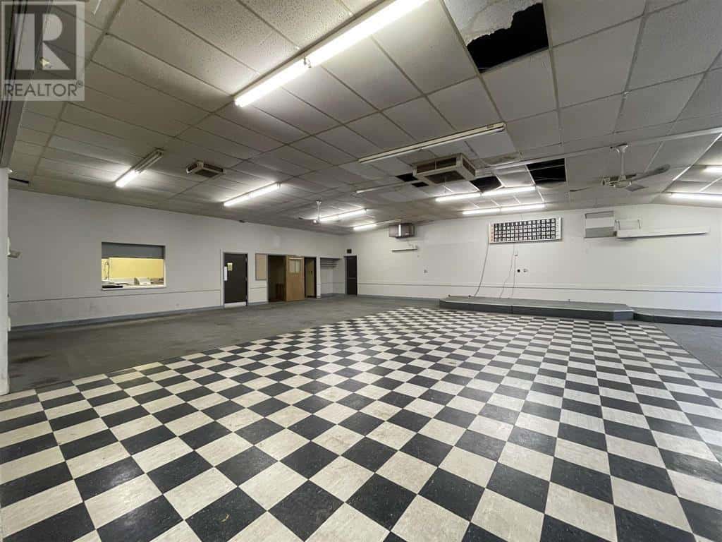 122 Lorne ST — Chapleau, Ontario - Photo 4 of 27