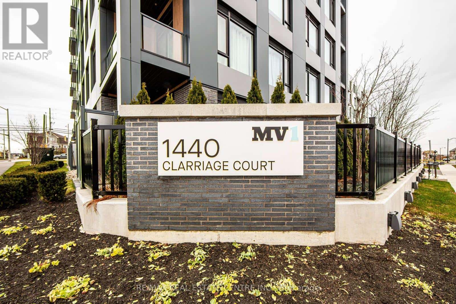 101 - 1440 CLARRIAGE COURT — Milton (FO Ford), Ontario - Photo 3 of 39