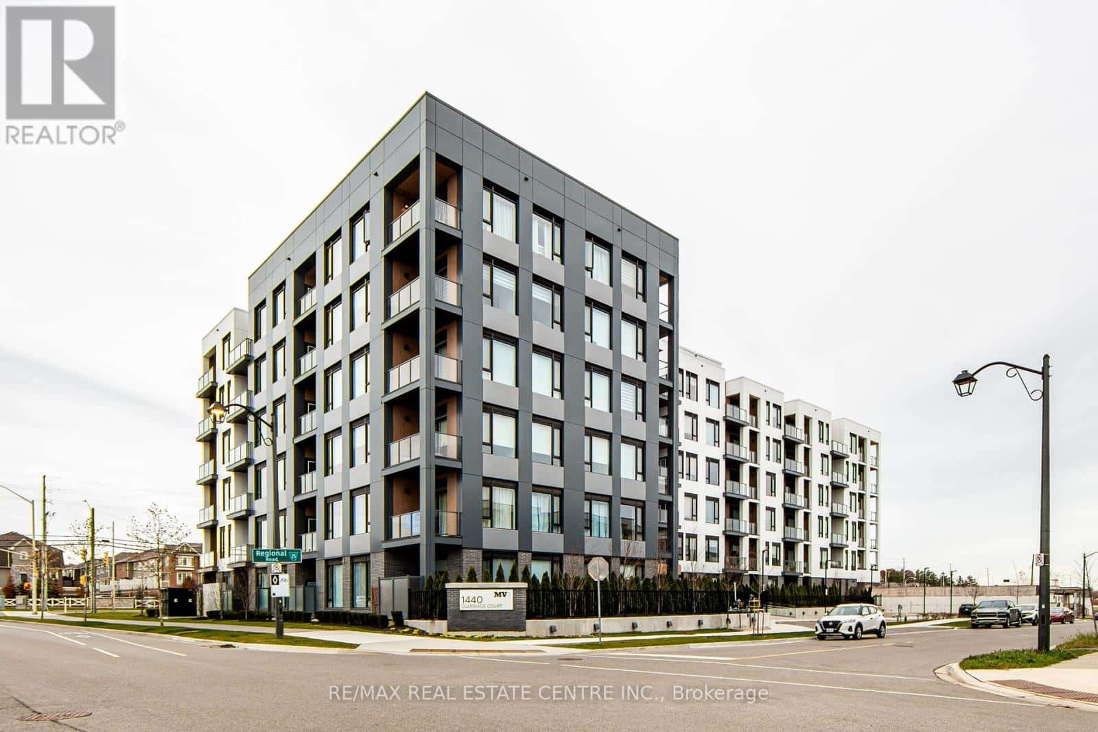 101 - 1440 CLARRIAGE COURT — Milton (FO Ford), Ontario - Photo 4 of 39