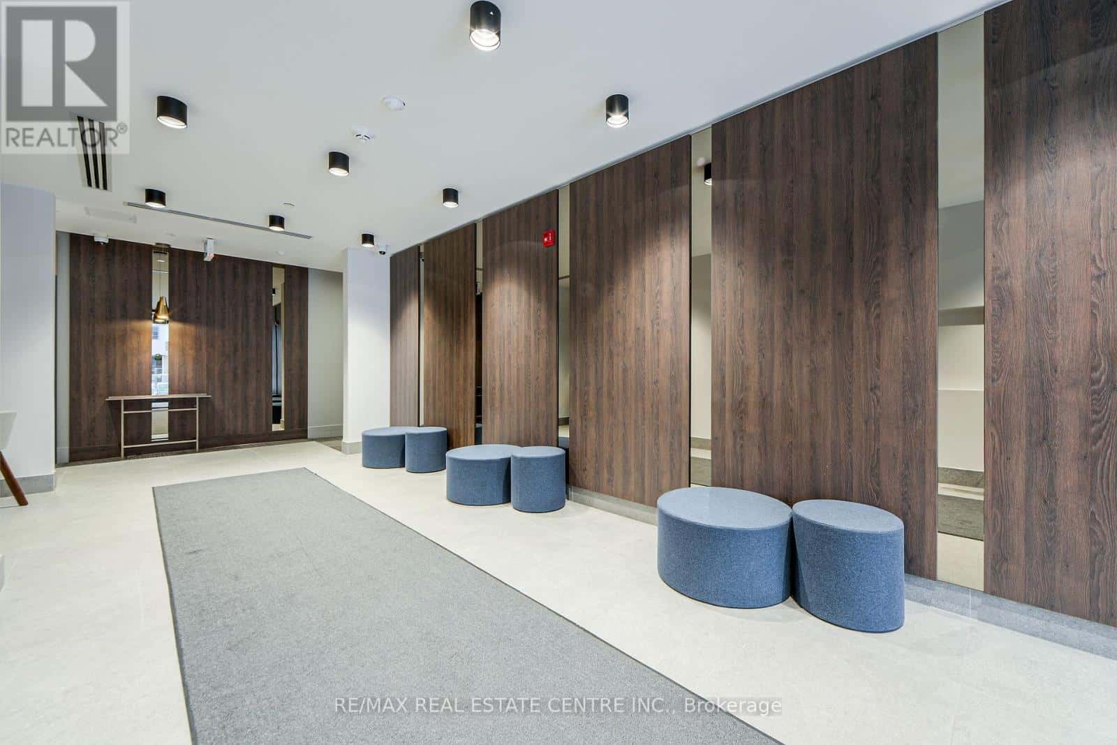 101 - 1440 CLARRIAGE COURT — Milton (FO Ford), Ontario - Photo 5 of 39