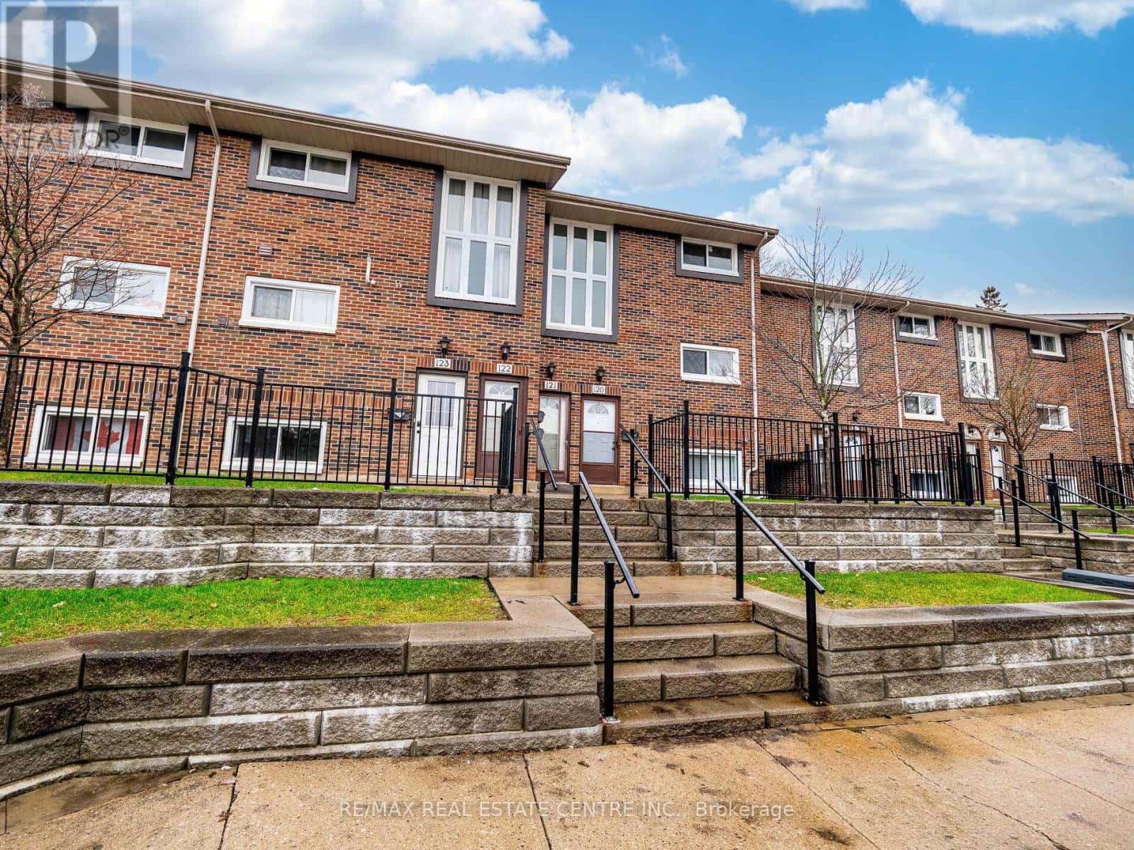 121 - 49 RHONDA ROAD — Guelph (Willow West/Sugarbush/West Acres), Ontario - Photo 2 of 50