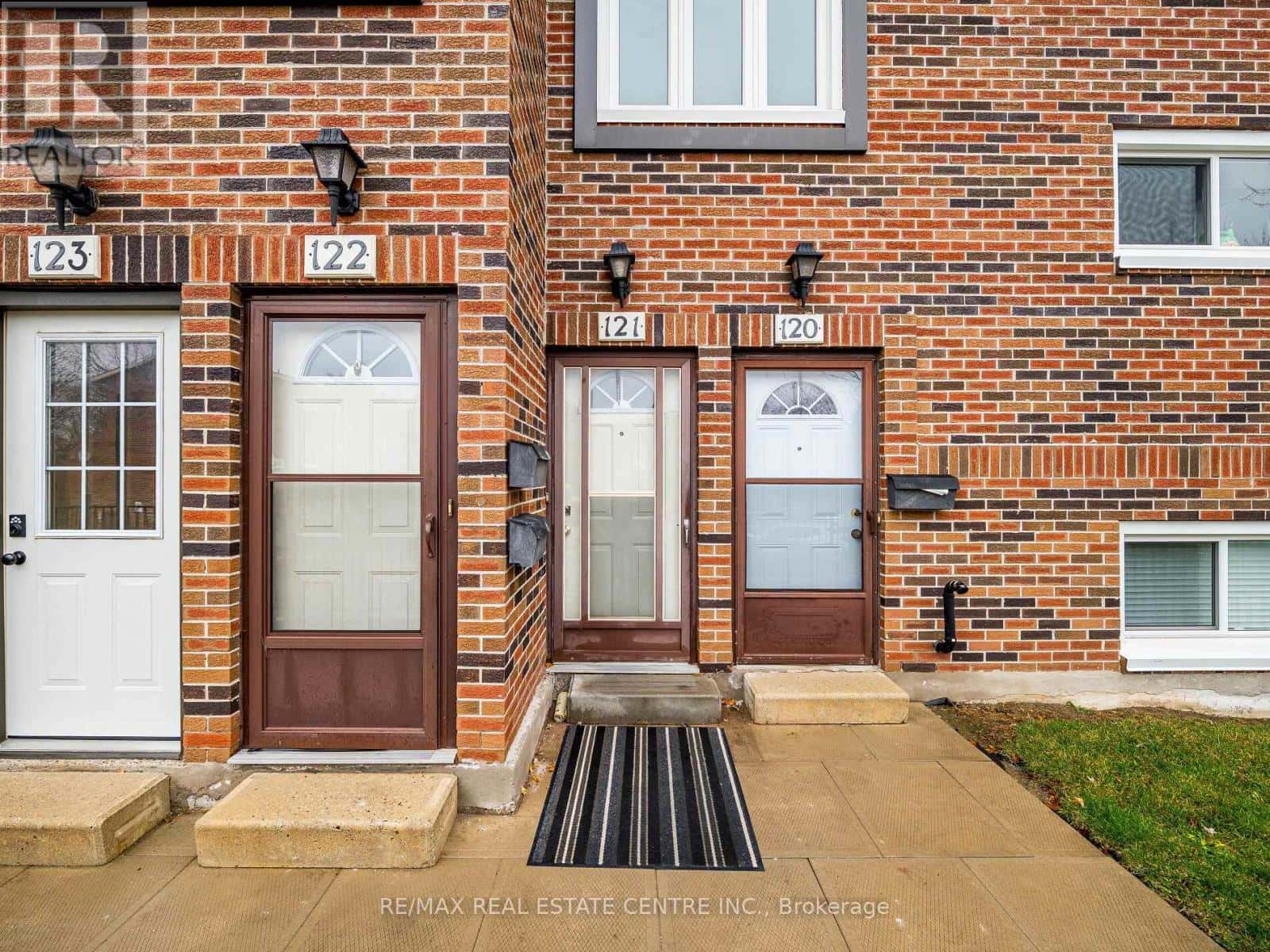 121 - 49 RHONDA ROAD — Guelph (Willow West/Sugarbush/West Acres), Ontario - Photo 3 of 50