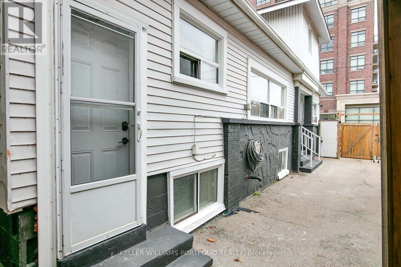 80 LONG BRANCH AVENUE — Toronto (Long Branch), Ontario - Photo 4 of 37