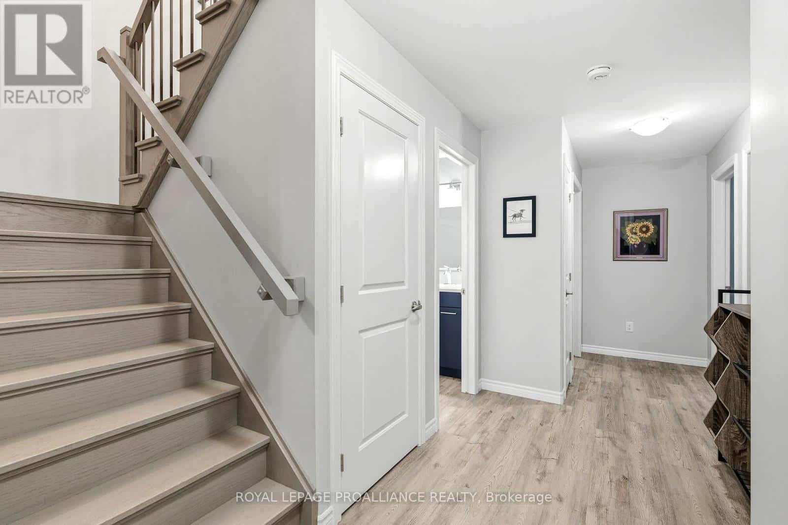 84 SOUTH GEORGE STREET — Belleville (Belleville Ward), Ontario - Photo 5 of 32