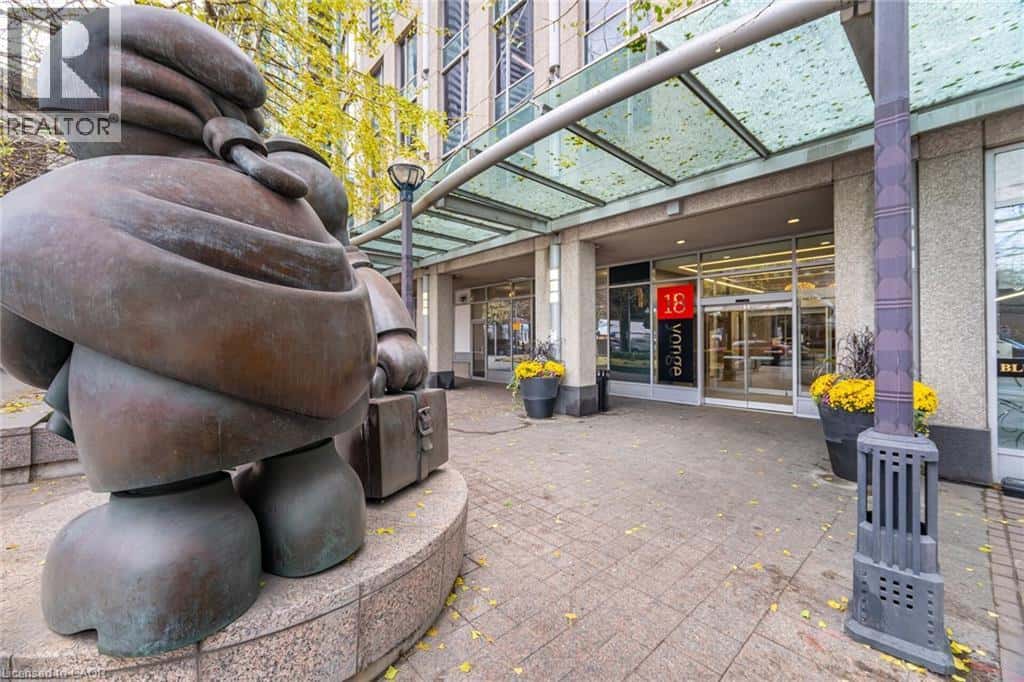 18 YONGE Street Unit# 3112 — Toronto, Ontario - Photo 3 of 24