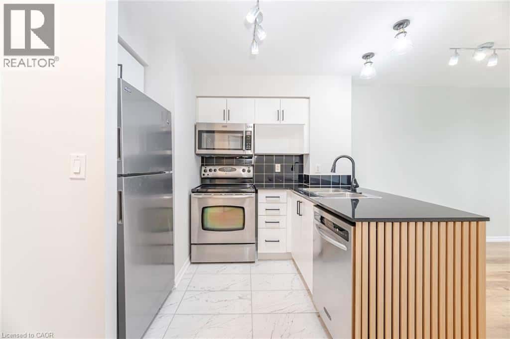 18 YONGE Street 3112