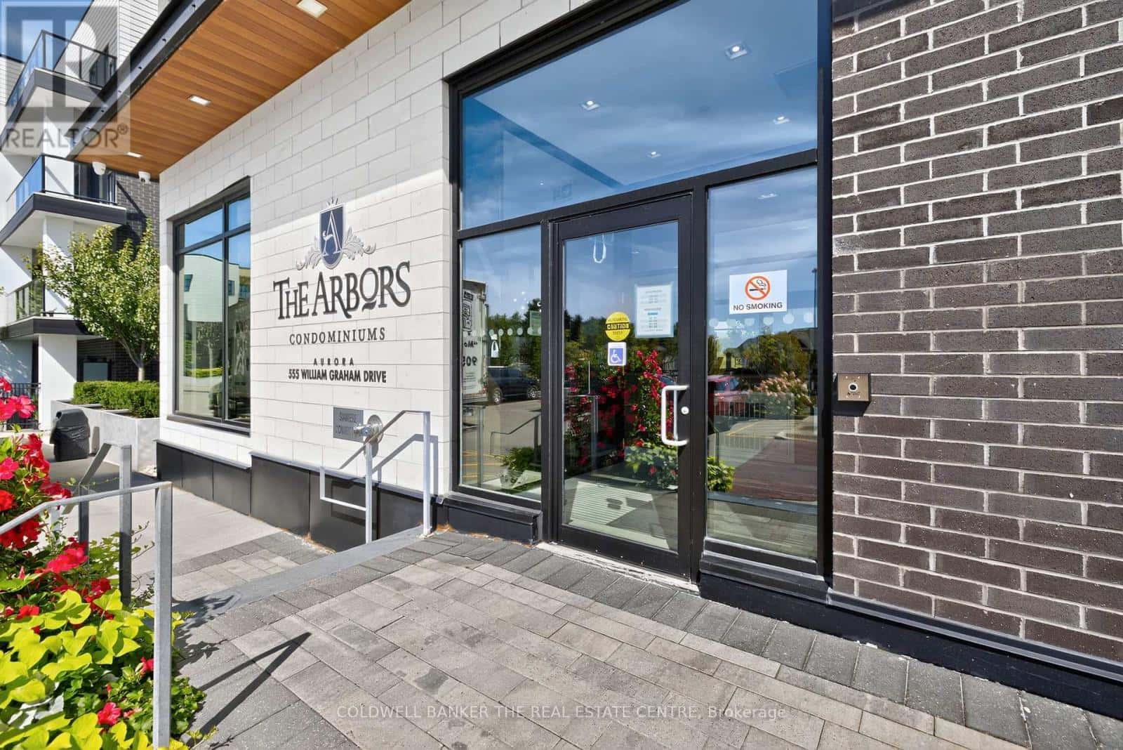 351 - 555 WILLIAM GRAHAM DRIVE — Aurora, Ontario - Photo 2 of 34