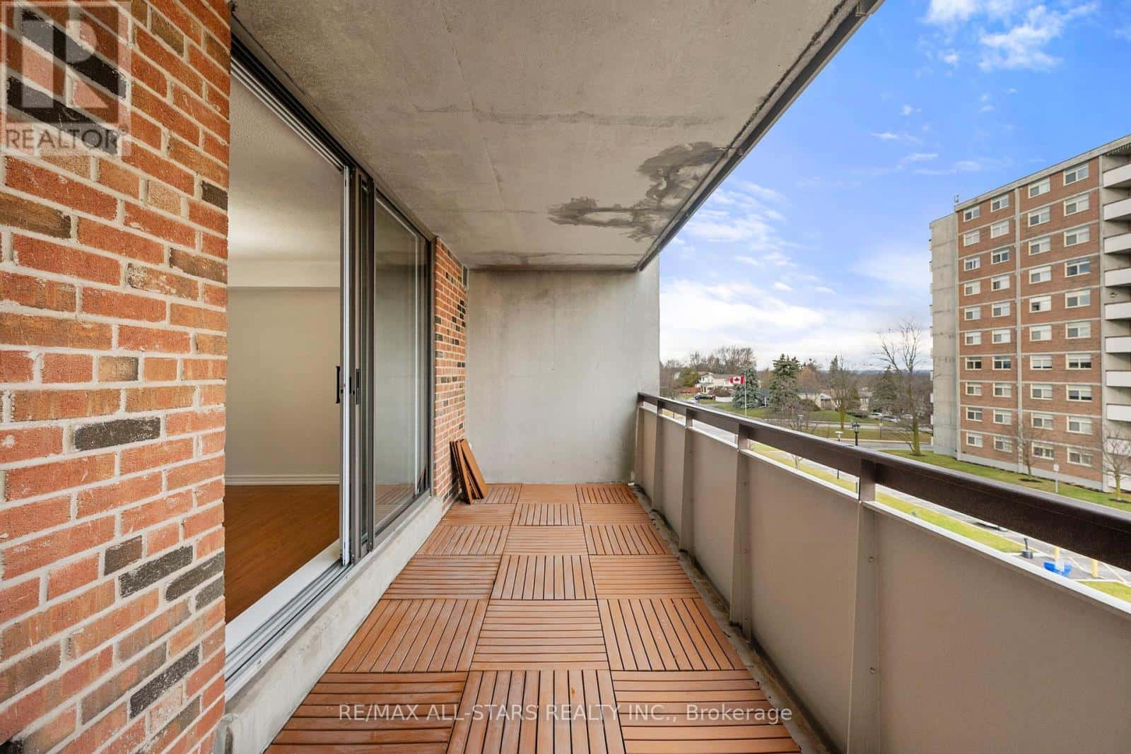 410 - 20 WILLIAM ROE BOULEVARD — Newmarket (Central Newmarket), Ontario - Photo 3 of 33