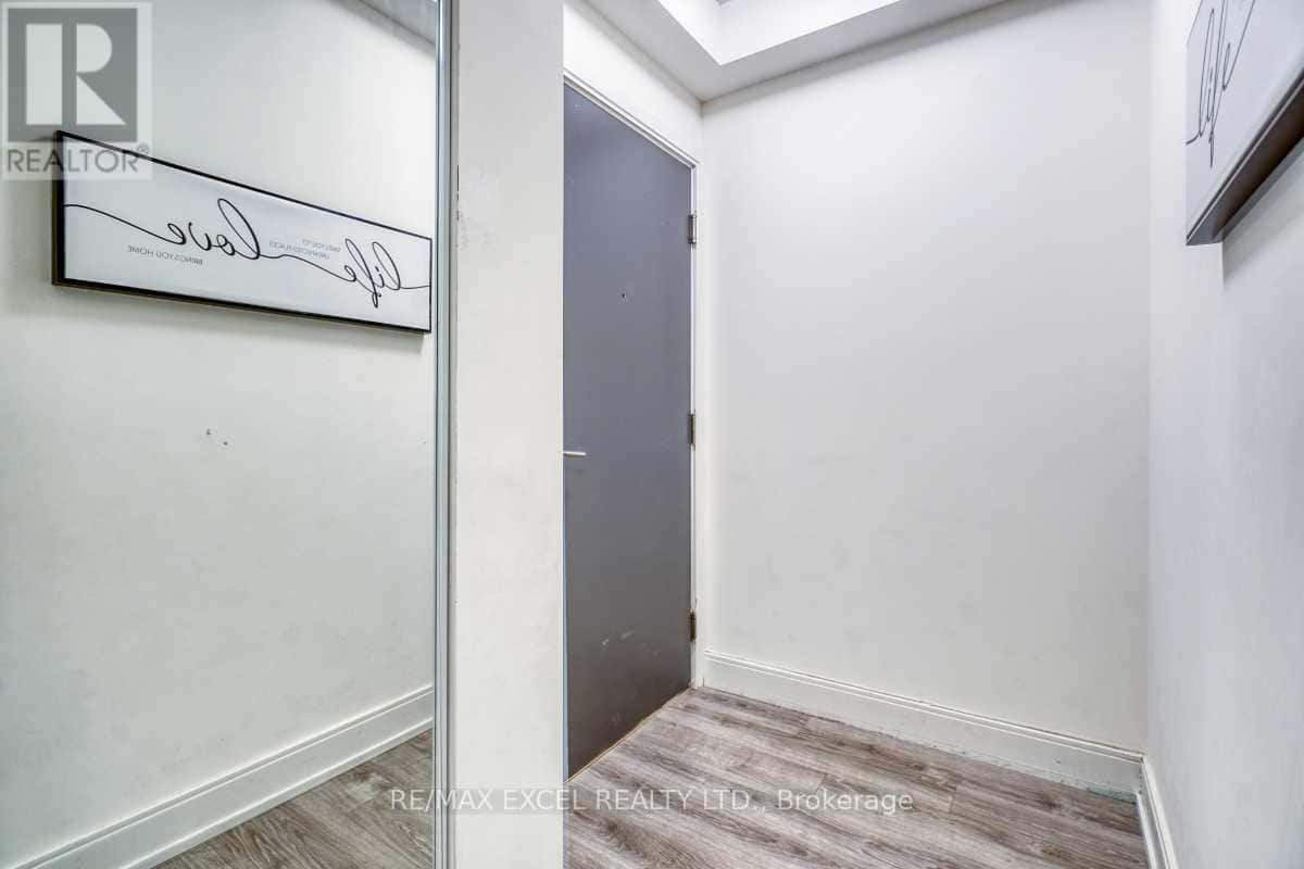 202A - 9608 YONGE STREET — Richmond Hill (North Richvale), Ontario - Photo 3 of 28