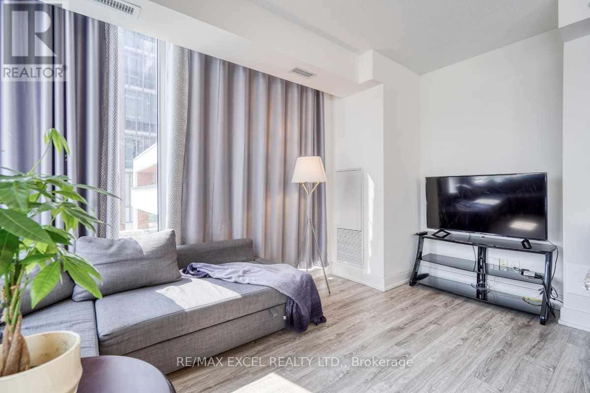 202A - 9608 YONGE STREET — Richmond Hill (North Richvale), Ontario - Photo 5 of 28