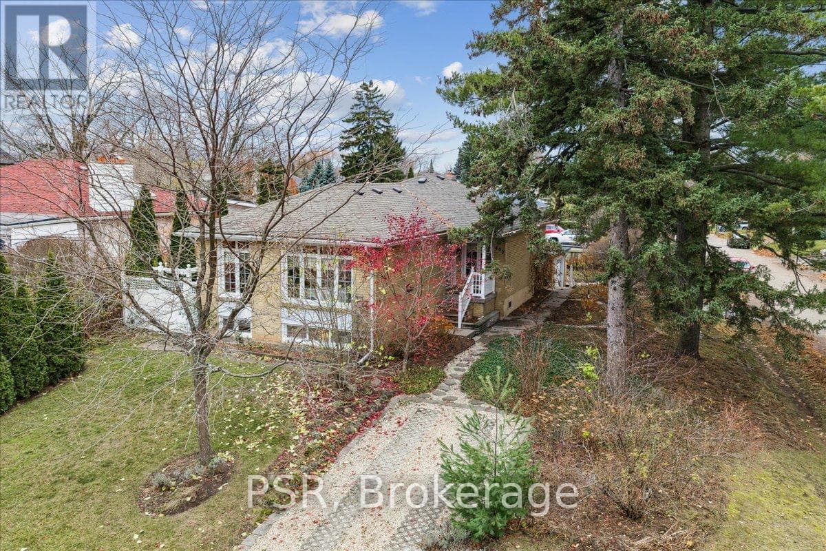 402 WILLIS DRIVE — Oakville (WO West), Ontario - Main photo
