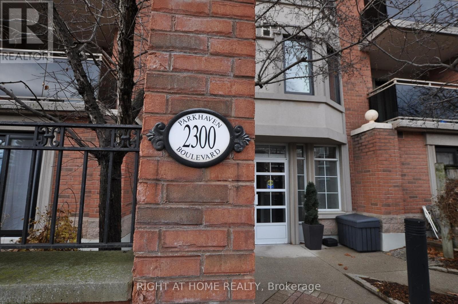 308 - 2300 PARKHAVEN BOULEVARD — Oakville (RO River Oaks), Ontario - Main photo