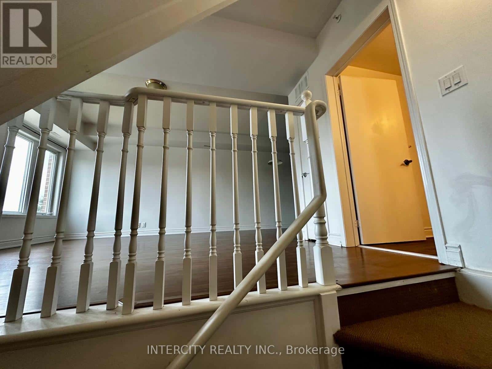 206 - 25 RICHGROVE DRIVE — Toronto (Willowridge-Martingrove-Richview), Ontario - Photo 3 of 28