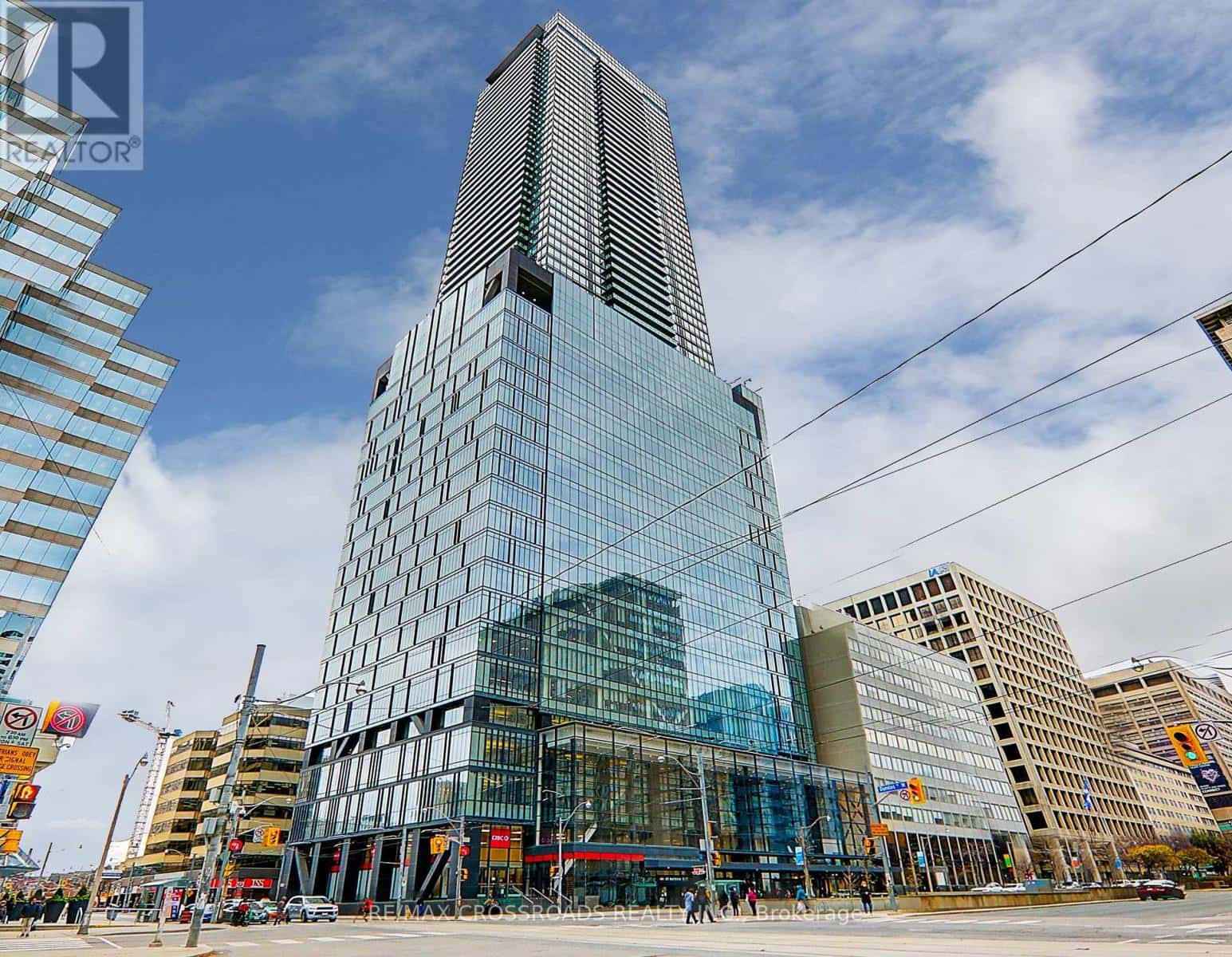 4310 - 488 UNIVERSITY AVENUE — Toronto (University), Ontario - Photo 2 of 41