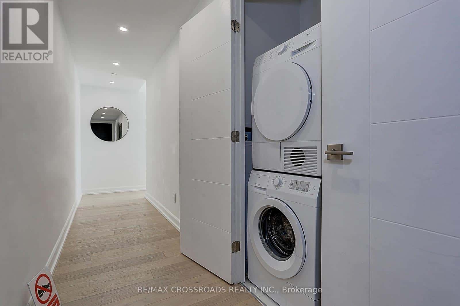 4310 - 488 UNIVERSITY AVENUE — Toronto (University), Ontario - Photo 5 of 41