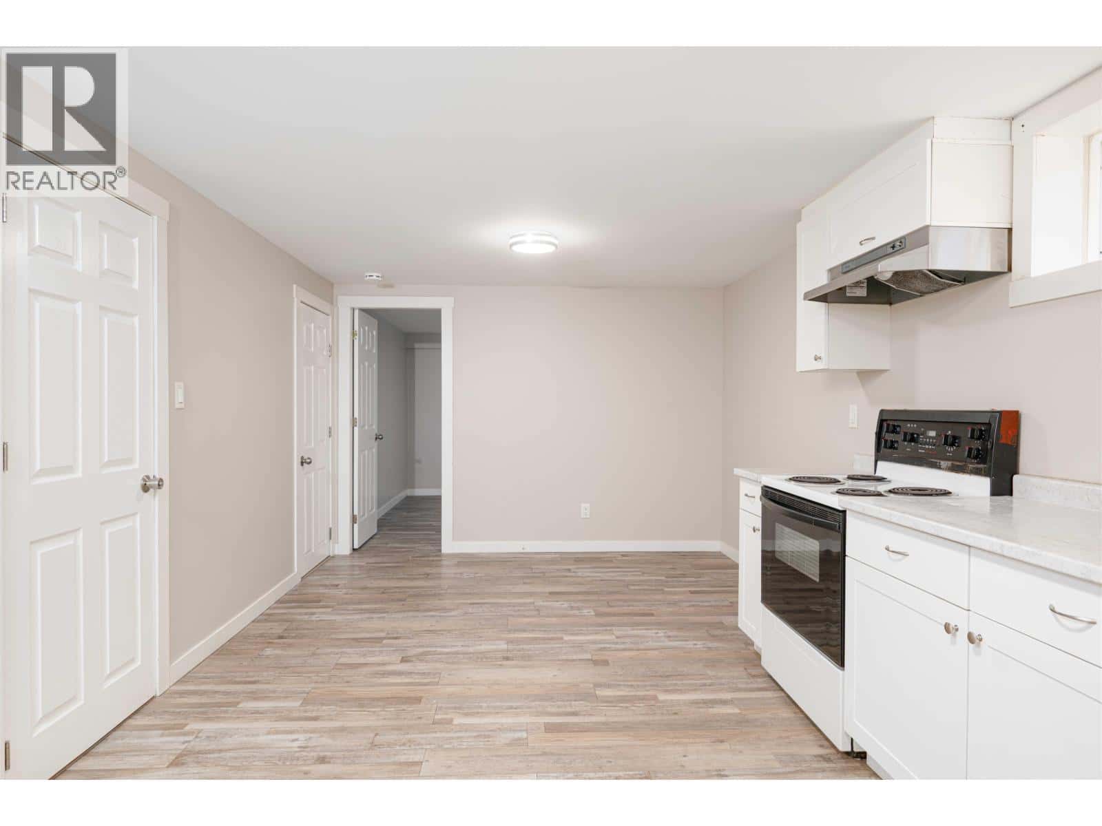 158 FERN CRESCENT — Prince George, British Columbia - Photo 2 of 36