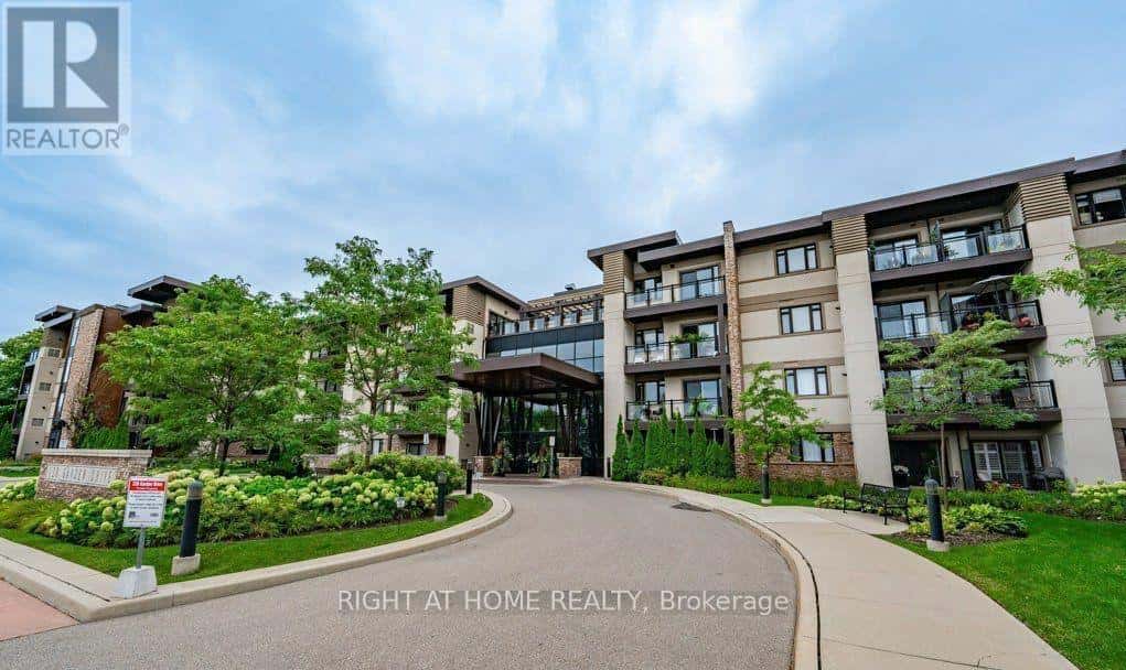 419 - 128 GARDEN DRIVE — Oakville (CO Central), Ontario - Photo 2 of 36